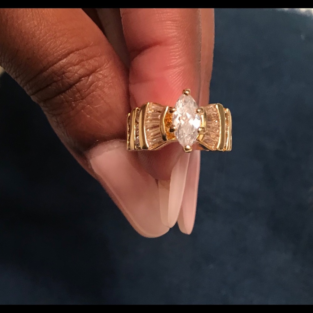 18k Gold Marquise, Baguette, Round Stone Ring Band